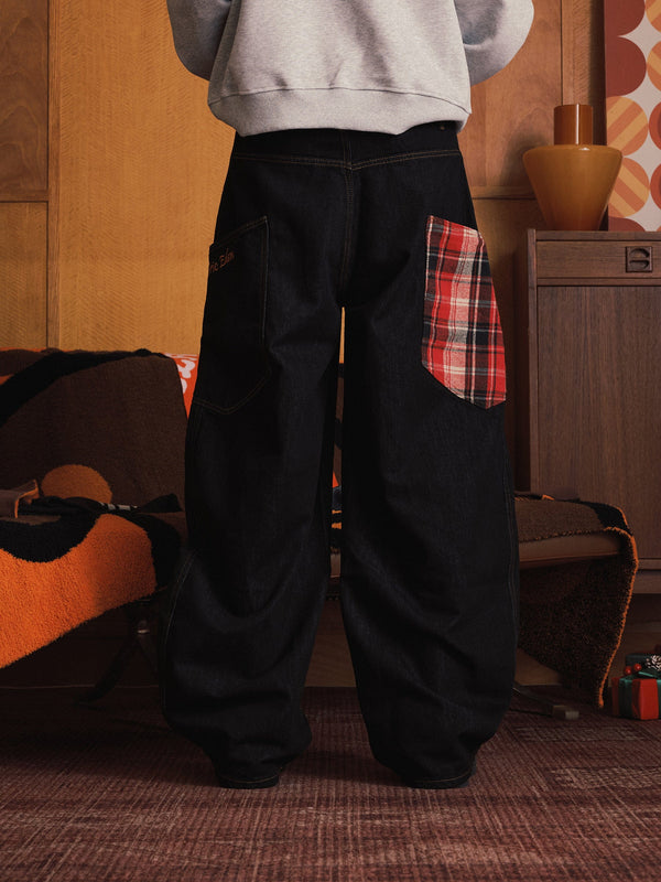 HEIGHT:6'5" WEIGHT:157LBS WEARING:34