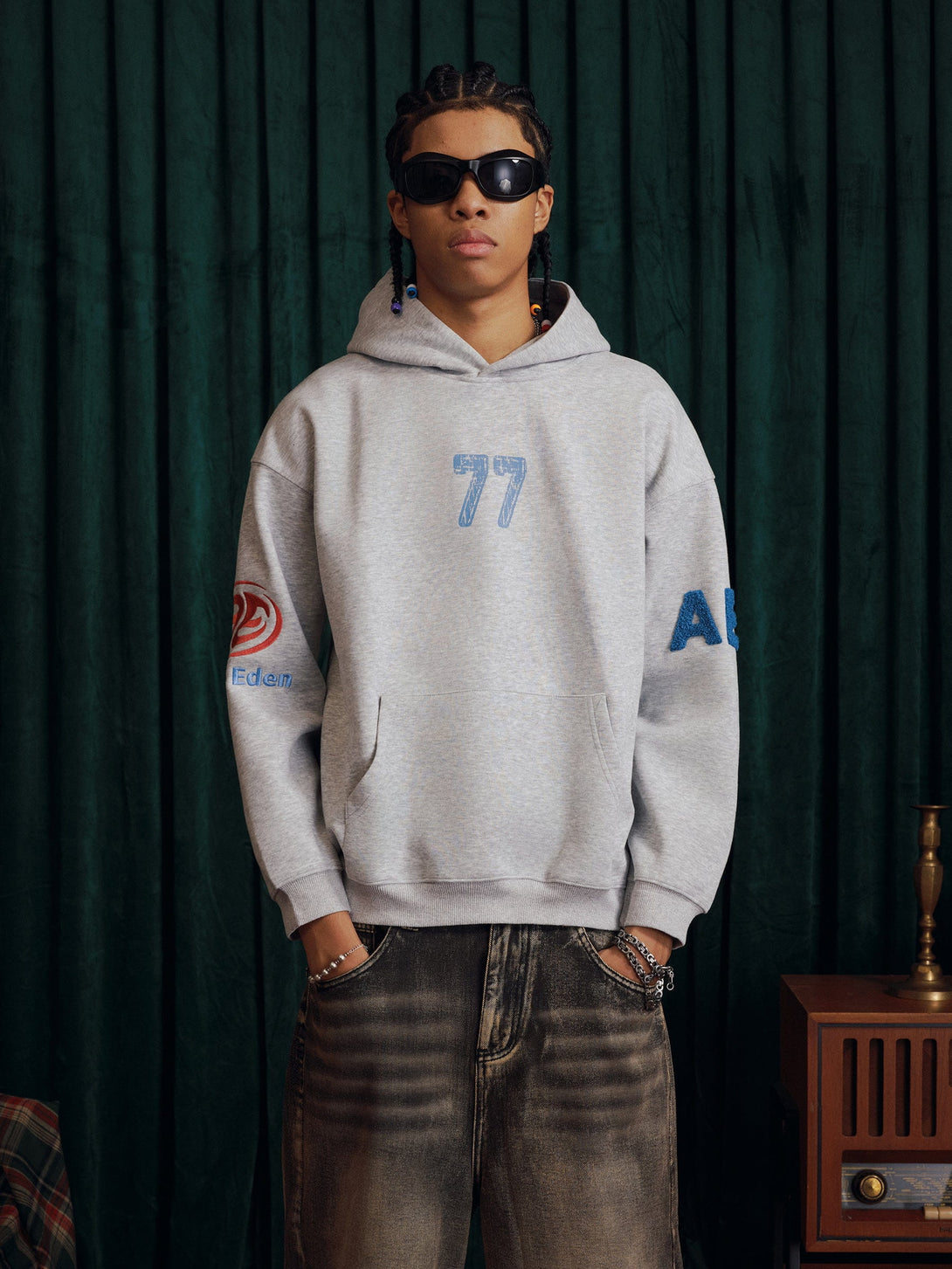 HEIGHT:6'5" WEIGHT:157LBS WEARING:XL