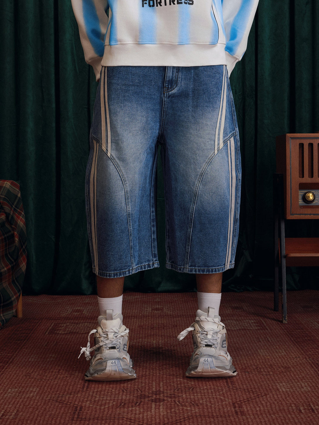 HEIGHT:6'5" WEIGHT:157LBS WEARING:34