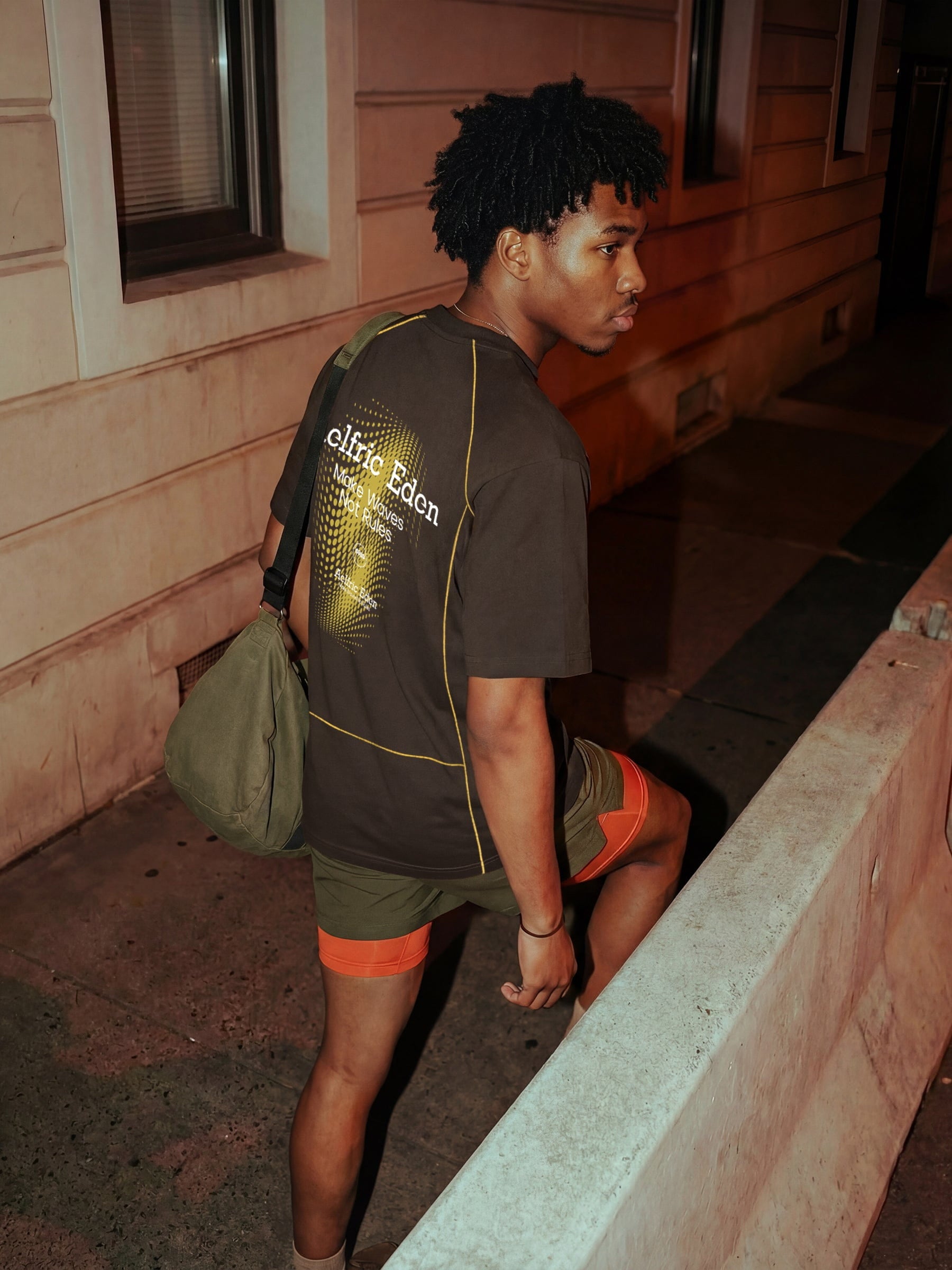 HEIGHT:6'1'' WEIGHT:176LBS WEARING:XL