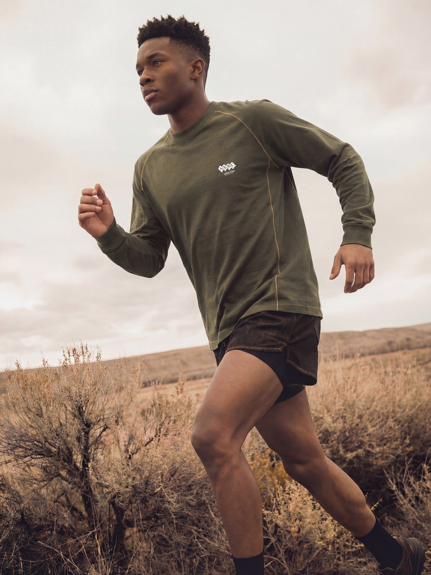 HEIGHT:5'10'' WEIGHT:139LBS WEARING:M