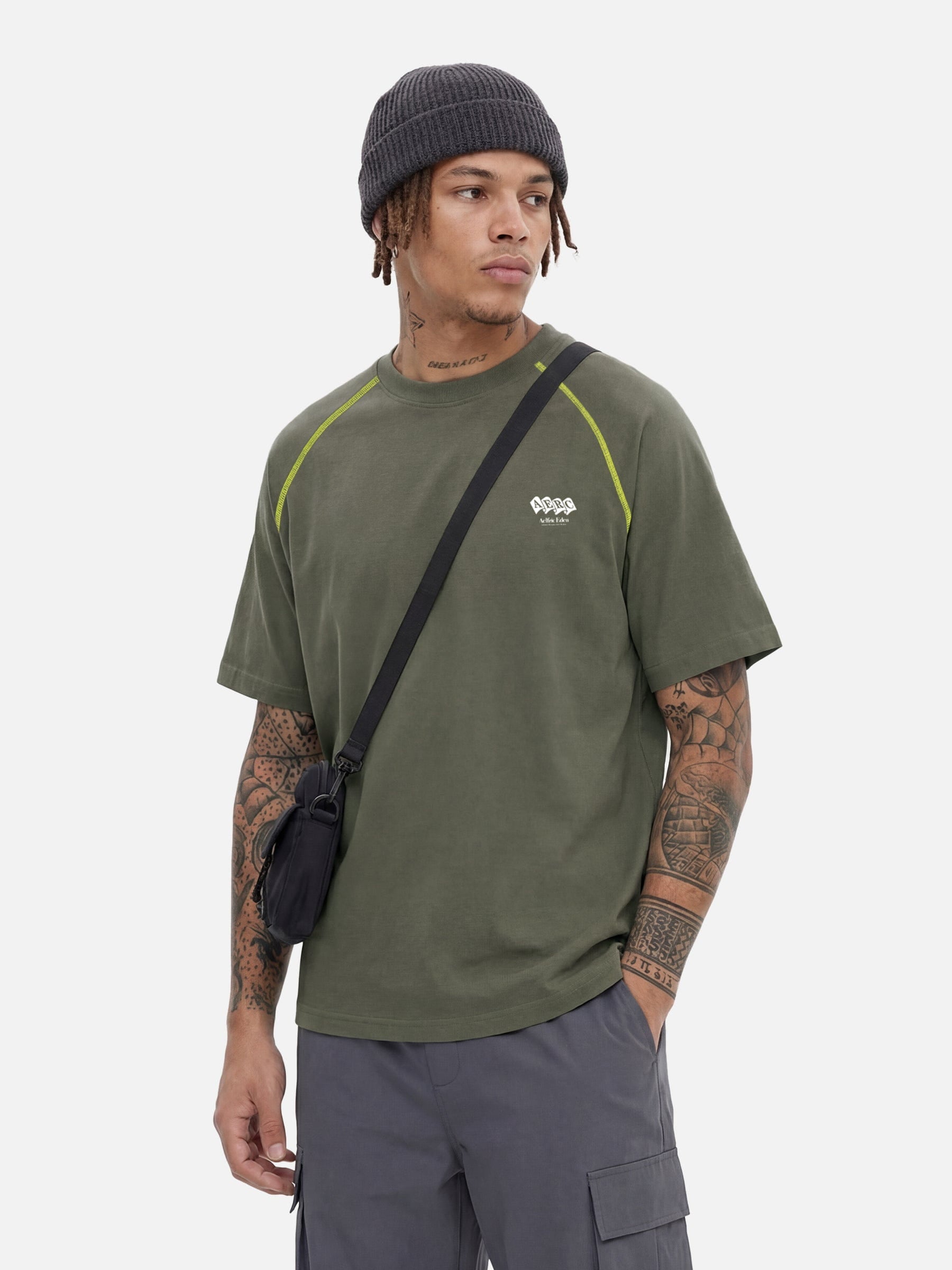 HEIGHT:5'10'' WEIGHT:137LBS WEARING:M