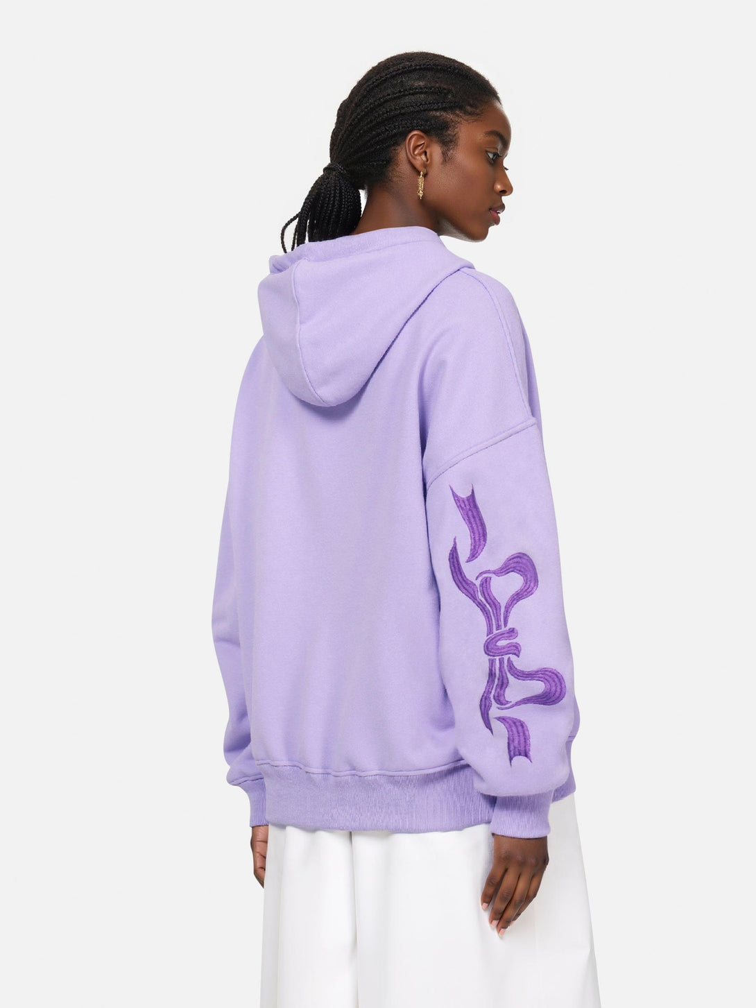 HEIGHT:5'9" WEIGHT:130LBS WEARING:M