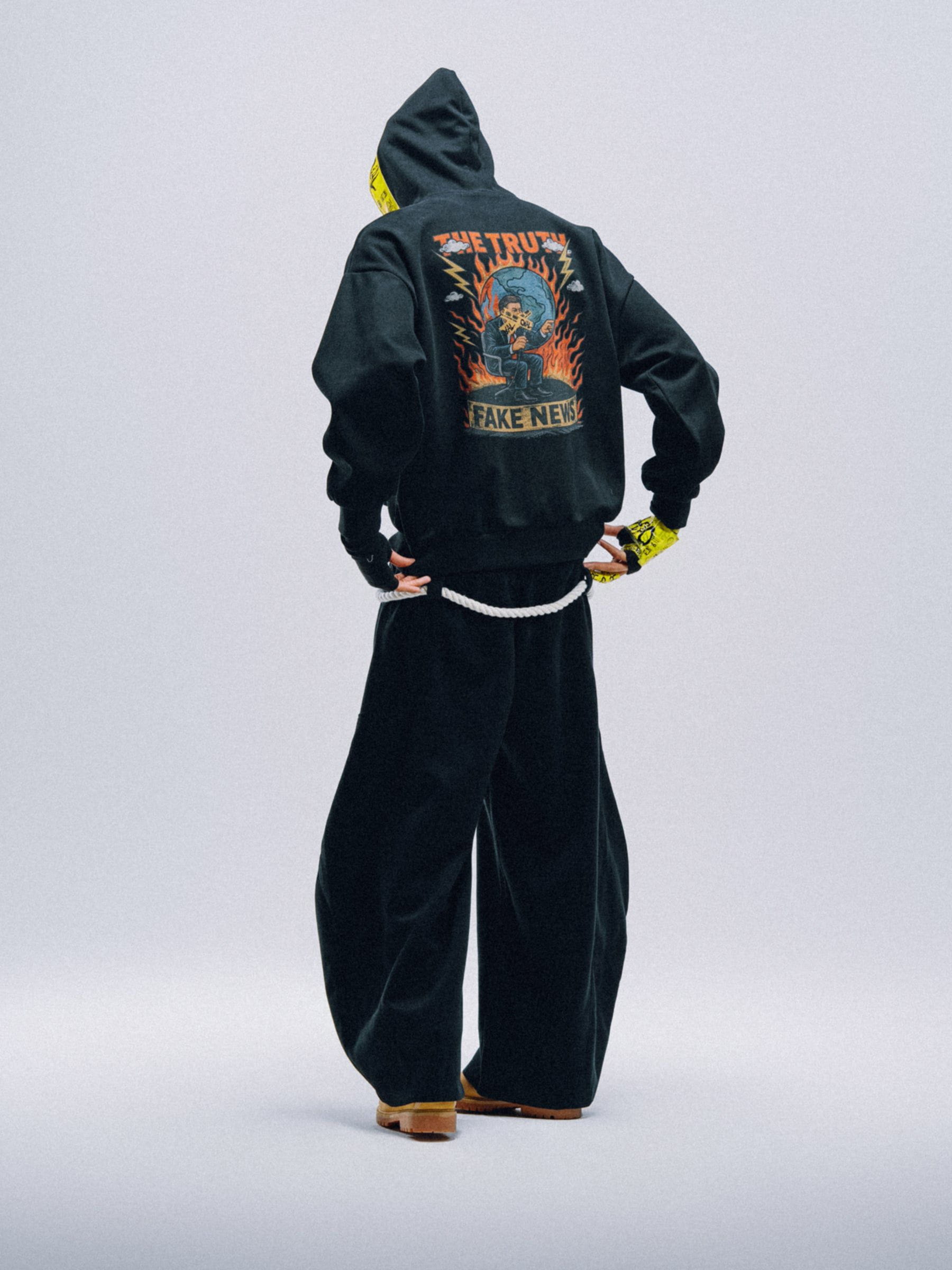 [COMPLEXCON LIMITED] FAKE NEWS OIAL Tape Pullover Hoodie – Aelfric eden