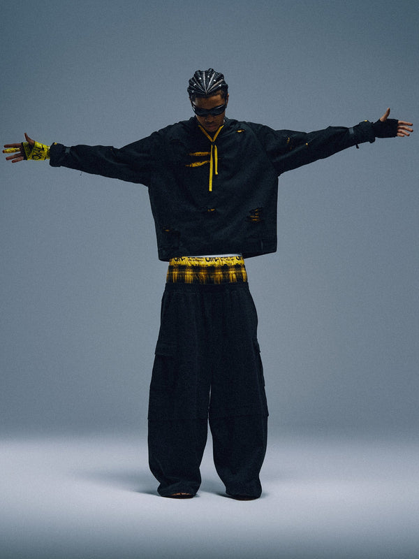 HEIGHT:6'5" WEIGHT:157LBS WEARING:XL