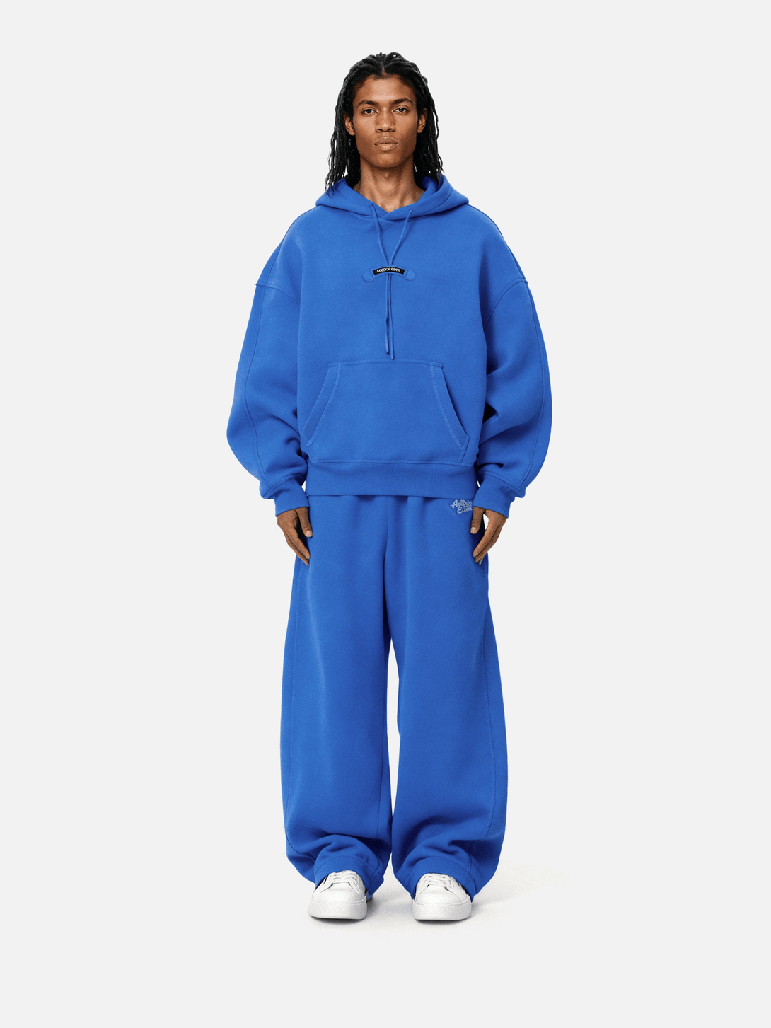 HEIGHT: 5'8" 
WEIGHT: 115LBS
WEARING: M