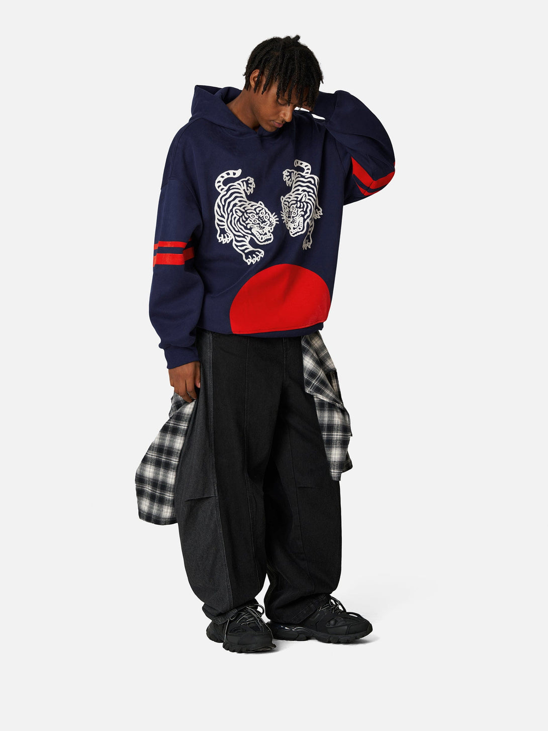 HEIGHT: 6'  WEIGHT: 159LBS WEARING: XL